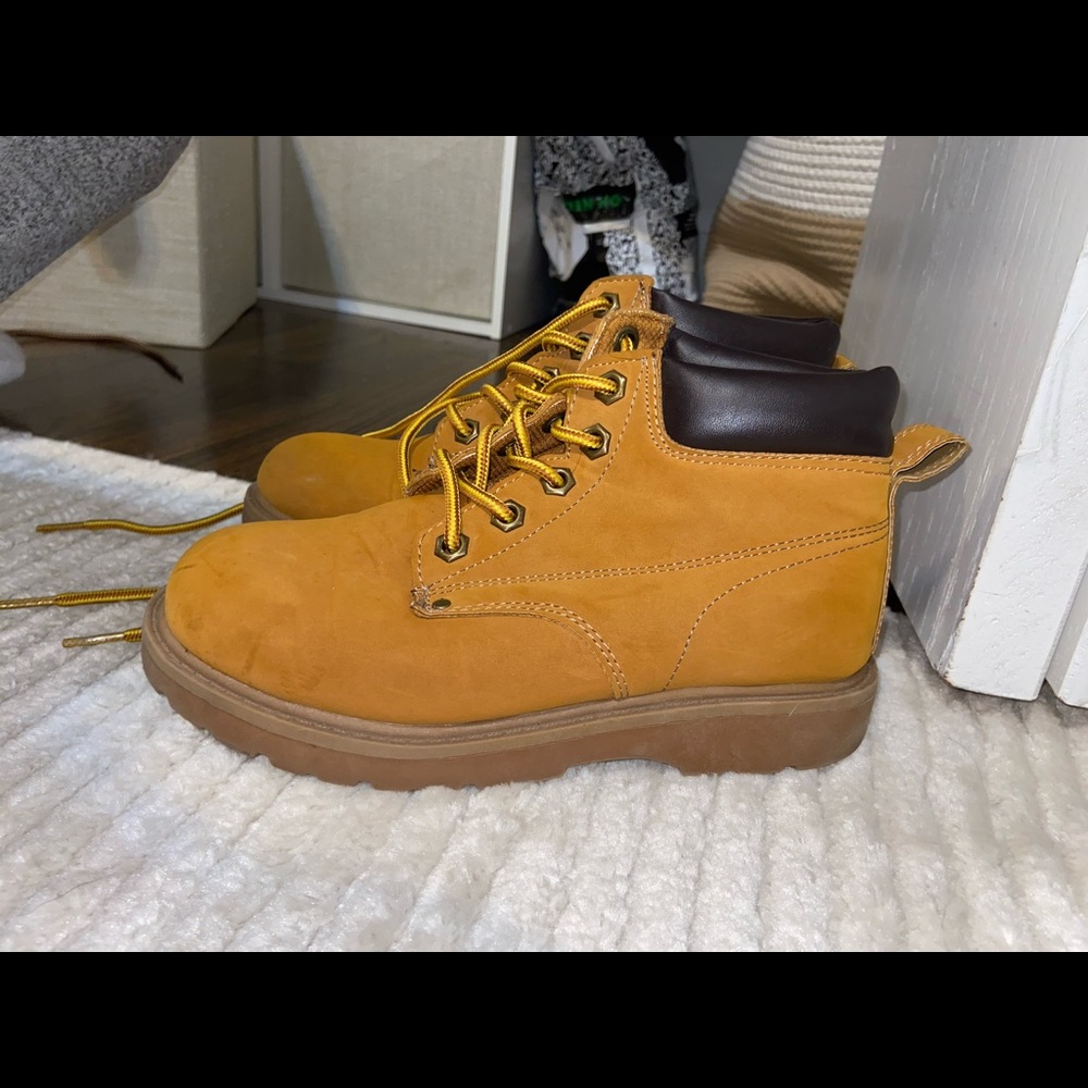 Boots kids size 3